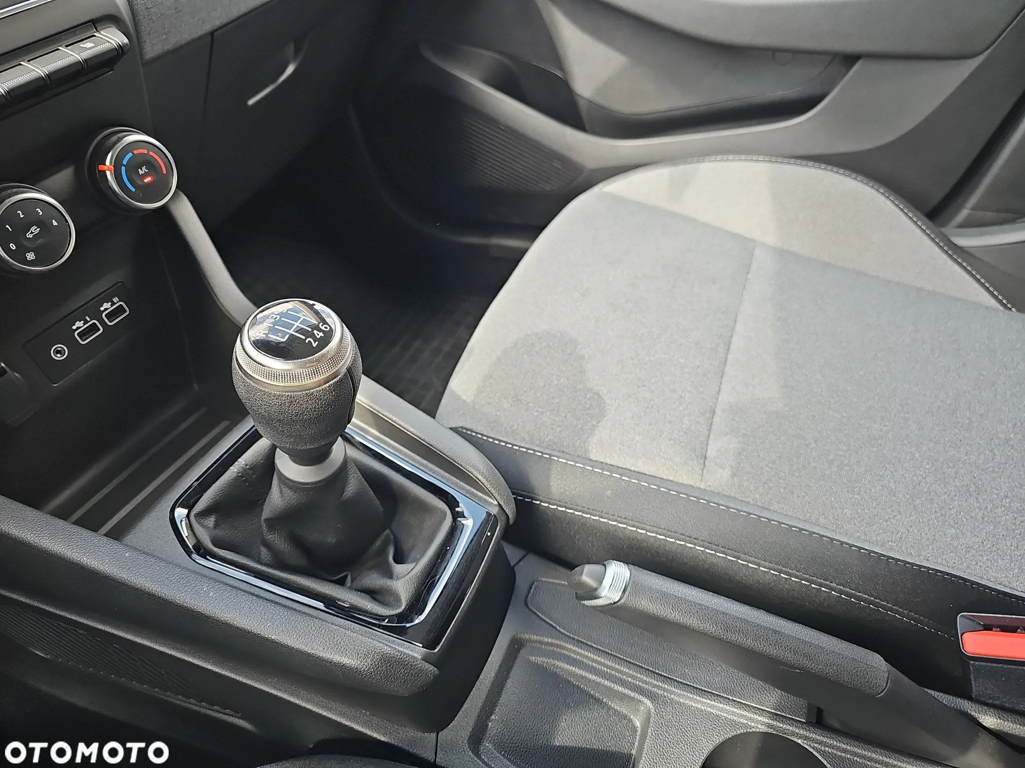 Renault Clio 1.0 TCe Evolution - 21