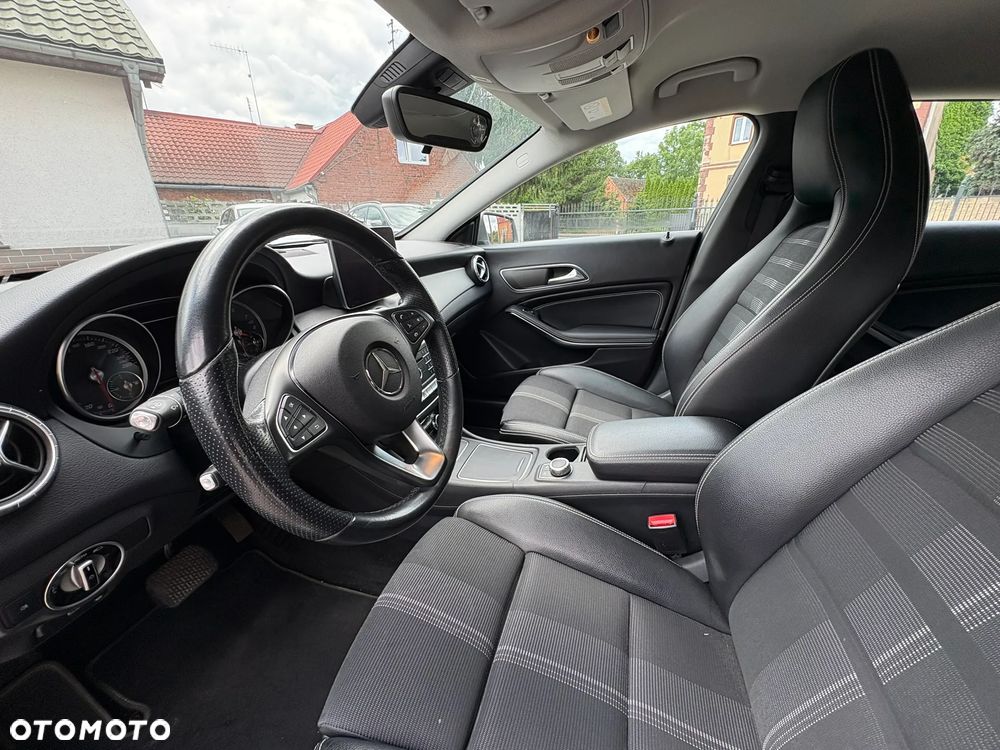 Mercedes-Benz CLA - 10