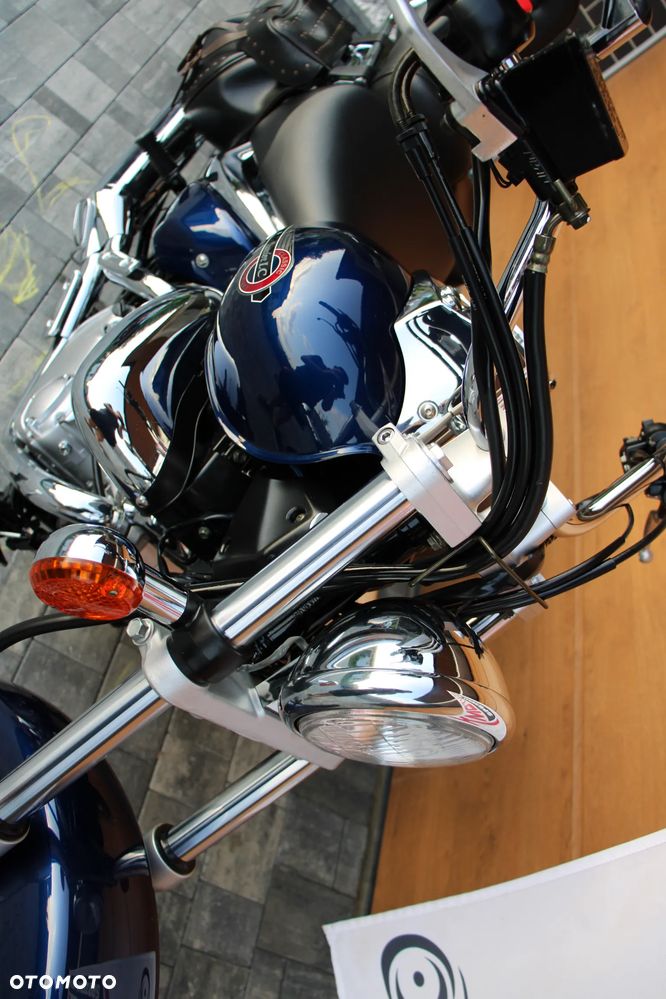 Suzuki Intruder - 14