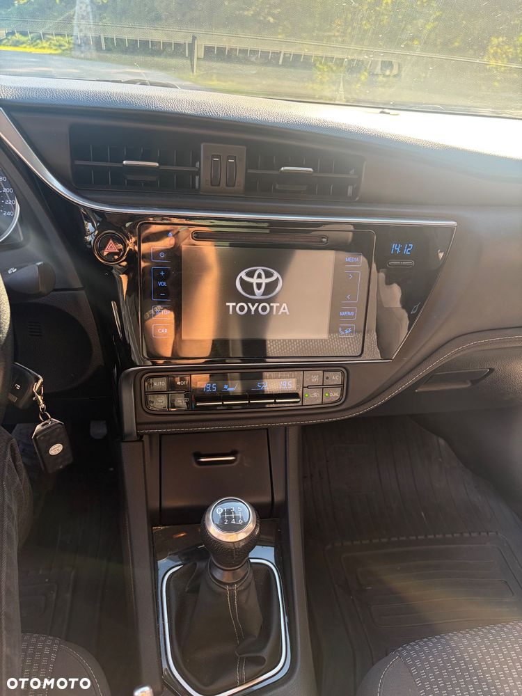 Toyota Corolla 1.6 Premium - 10