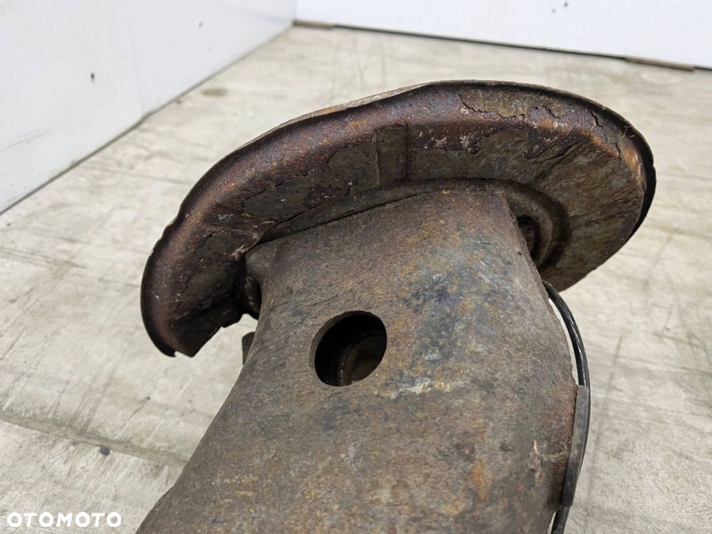 Zwrotnica Mercedes Vito Viano W639 piasta wahacz prawy tył L04281 1r17433 - 13