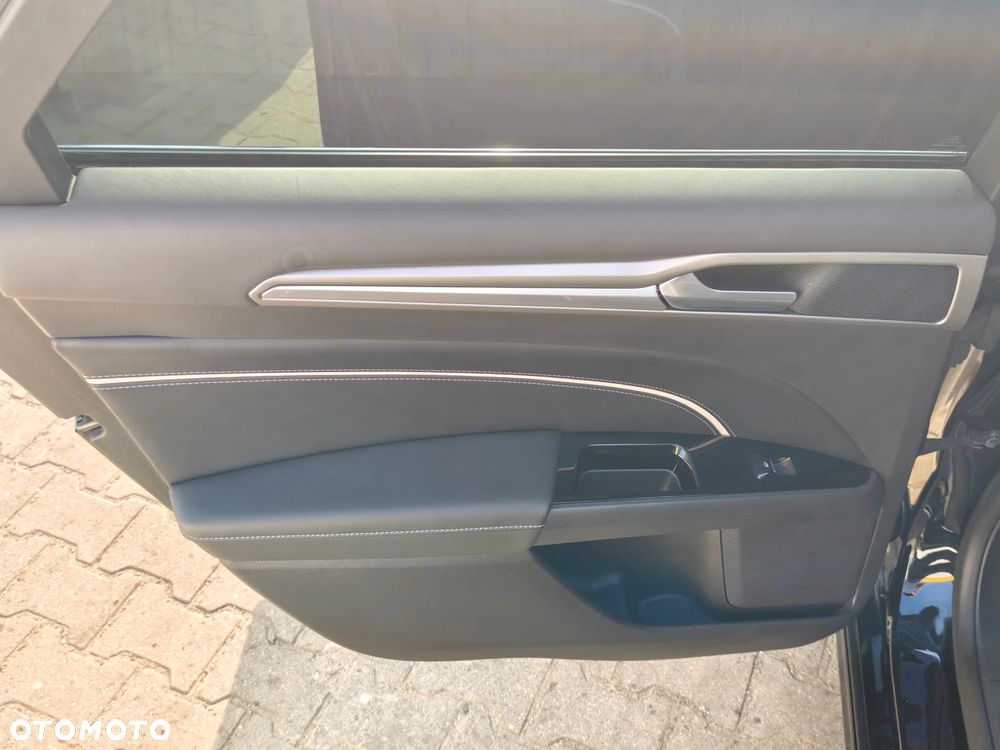 Ford Mondeo 2.0 Hybrid Vignale - 17