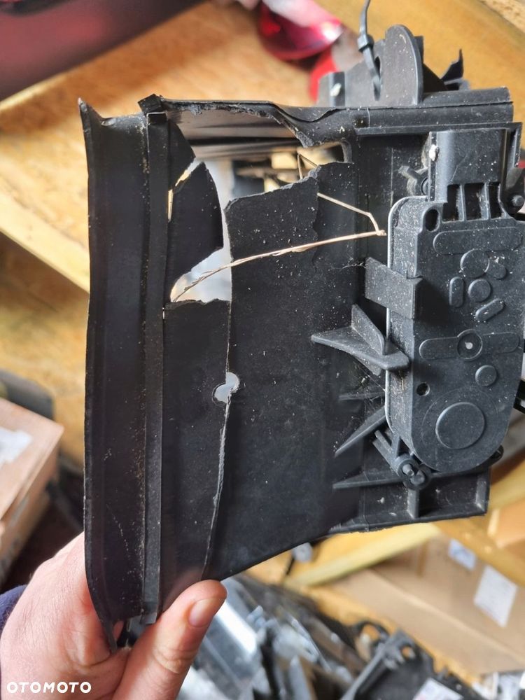 BMW 5 g30 g31 GRILL ATRAPA ŻALUZJA ROLETA PROWADNICA POWIEATRZA 51137497285 - 2