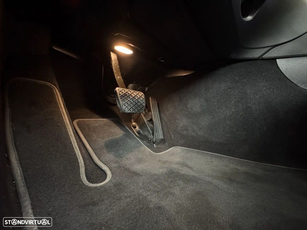 Mercedes-Benz C 300 e T 9G-TRONIC Avantgarde — fotografia 20