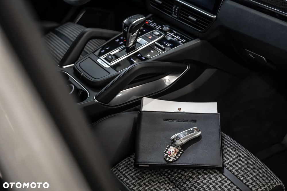 Porsche Cayenne - 40