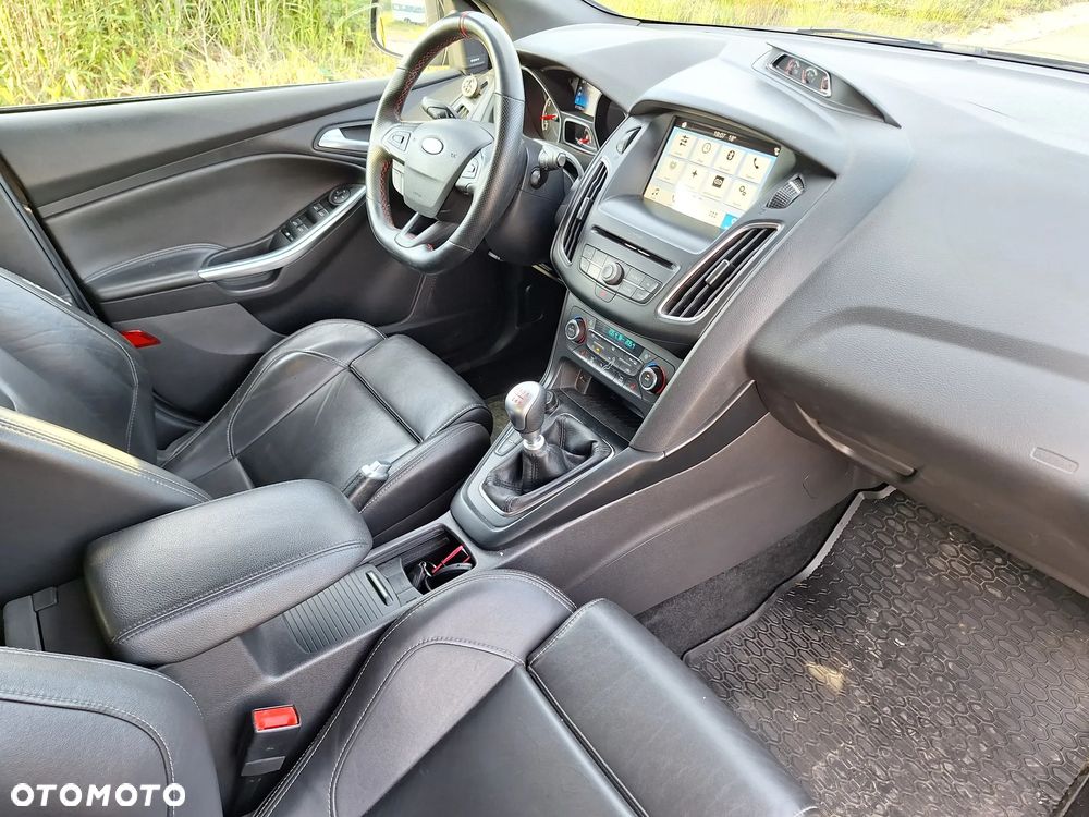 Ford Focus 2.0 EcoBoost ST mit Leder-Sport-Paket - 19