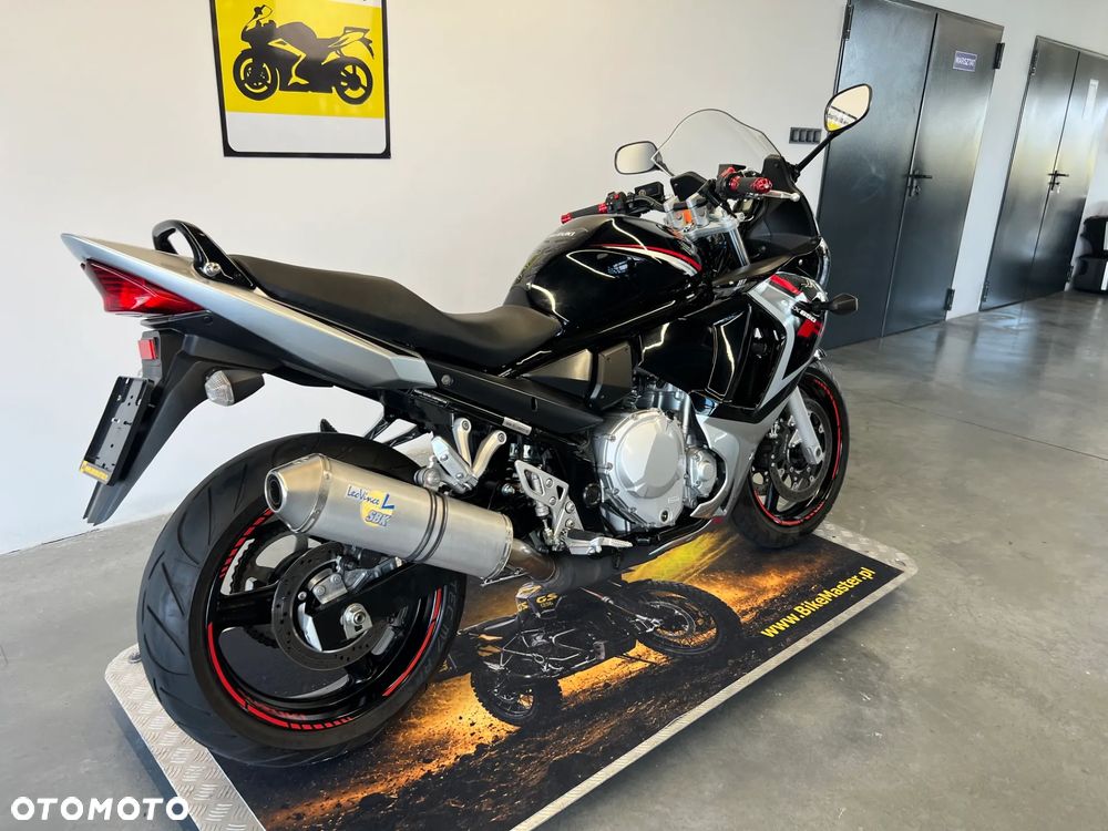Suzuki GSX - 18
