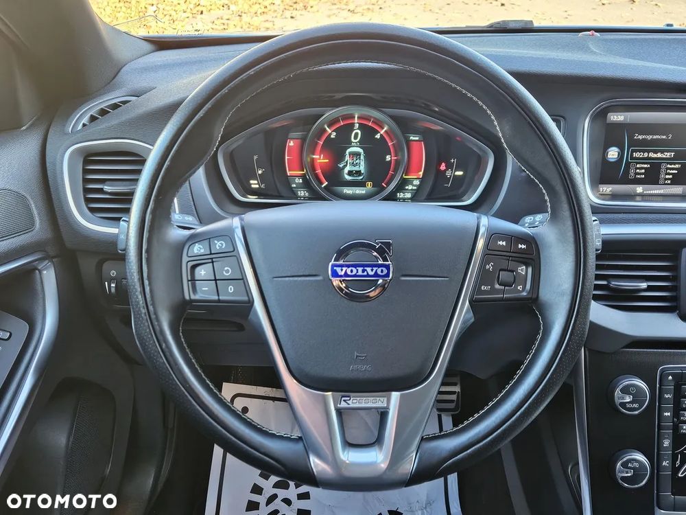 Volvo V40 D2 R-Design - 15