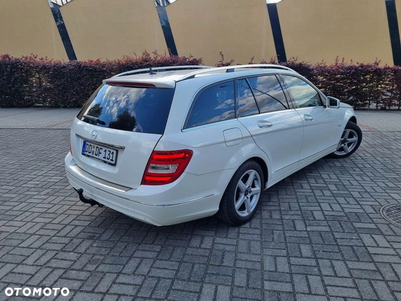 Mercedes-Benz Klasa C 180 CGI BlueEff Avantgarde - 4