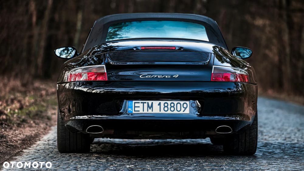 Porsche 911 Carrera 4 - 6