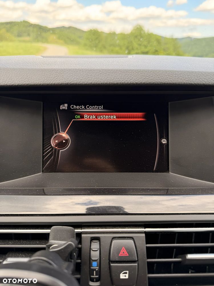 BMW Seria 5 520d xDrive - 28