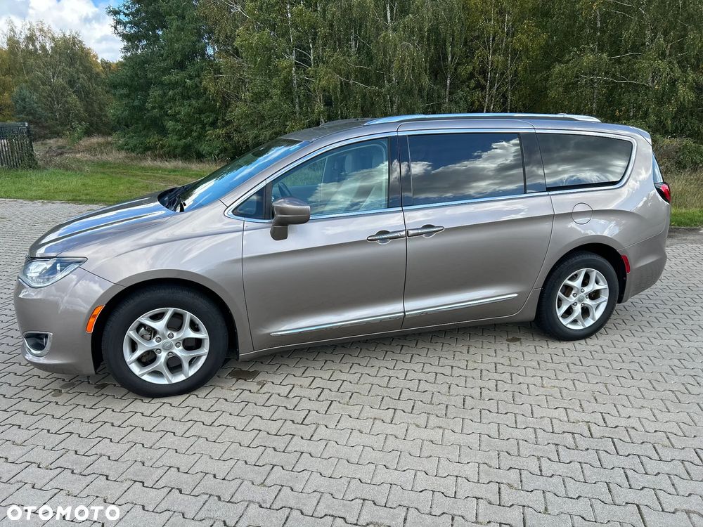 Chrysler Pacifica 2017 photo 3