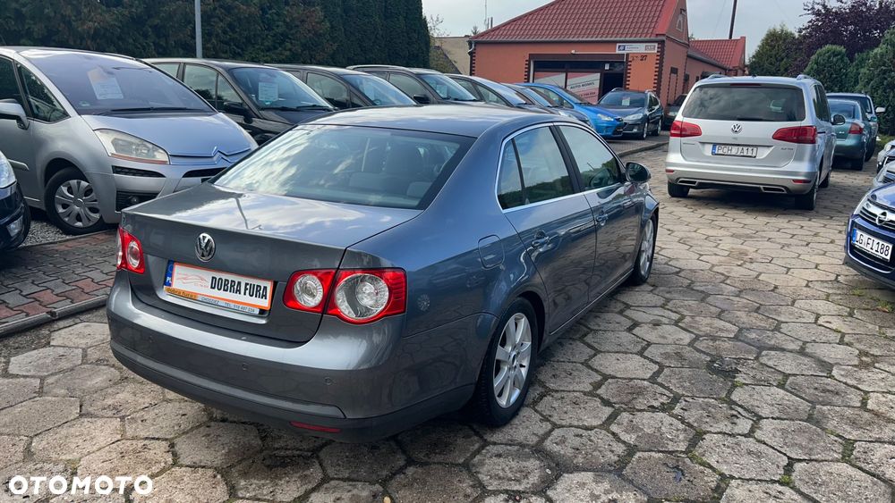 Volkswagen Jetta 1.9 TDI DPF Sportline - 6