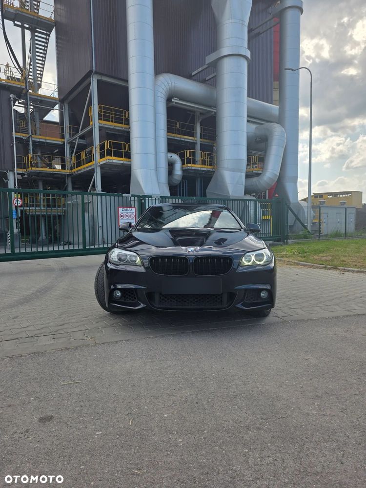 BMW Seria 5 550i Sport-Aut - 2