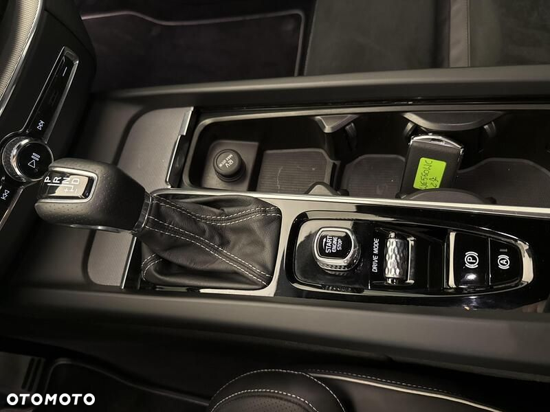 Volvo XC 60 T4 R-Design - 16