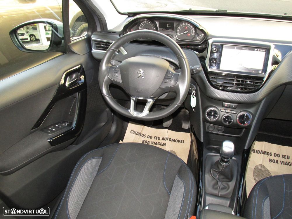 Peugeot 2008 1.2 PureTech Signature - 21