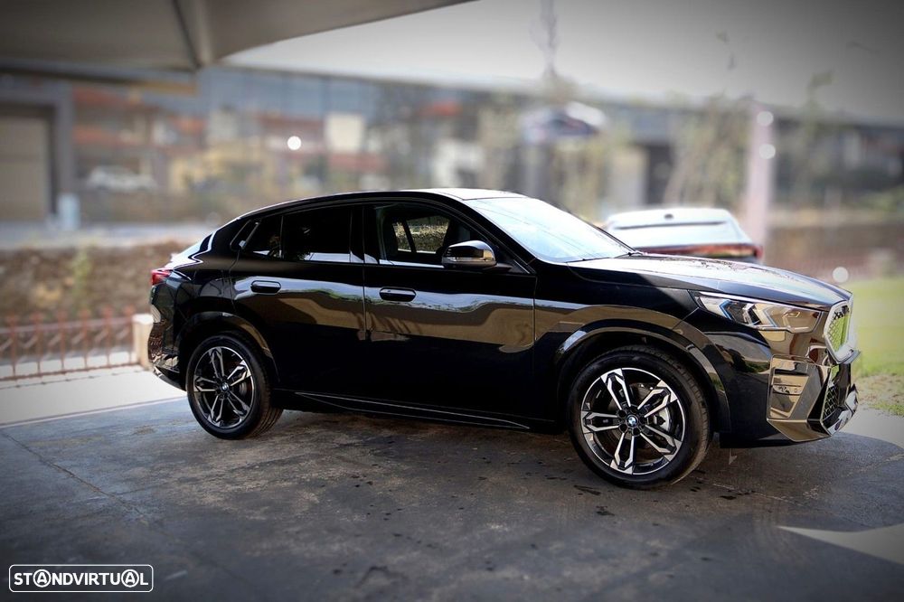 BMW iX2 eDrive20 Pack Desportivo M - 3