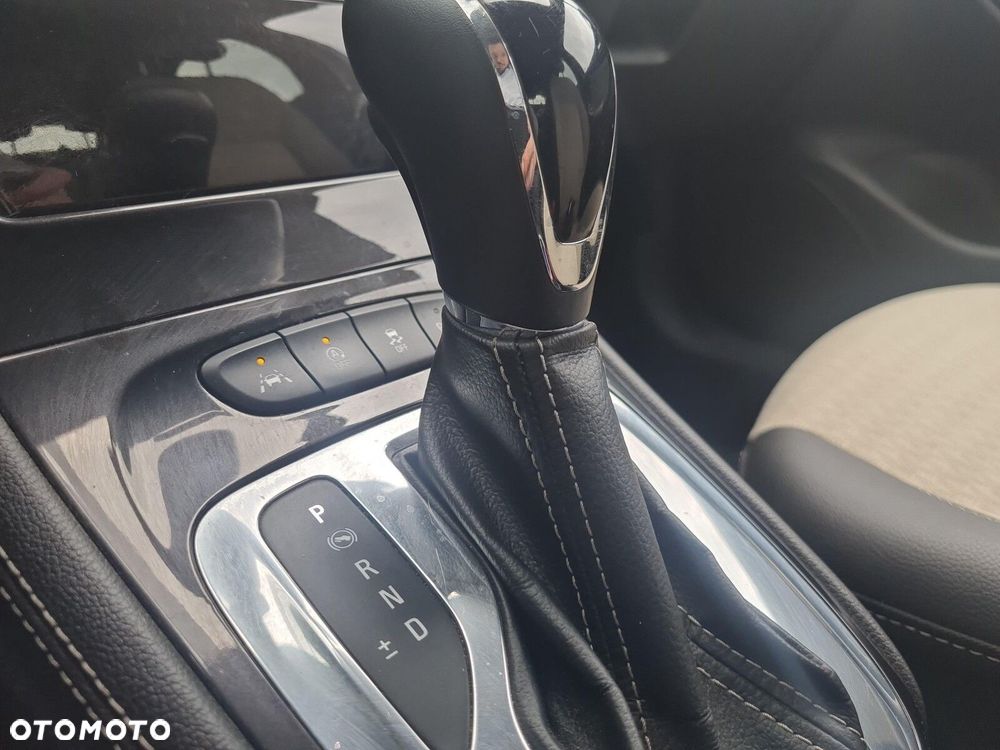 Opel Astra 1.4 T Dynamic S&S - 24