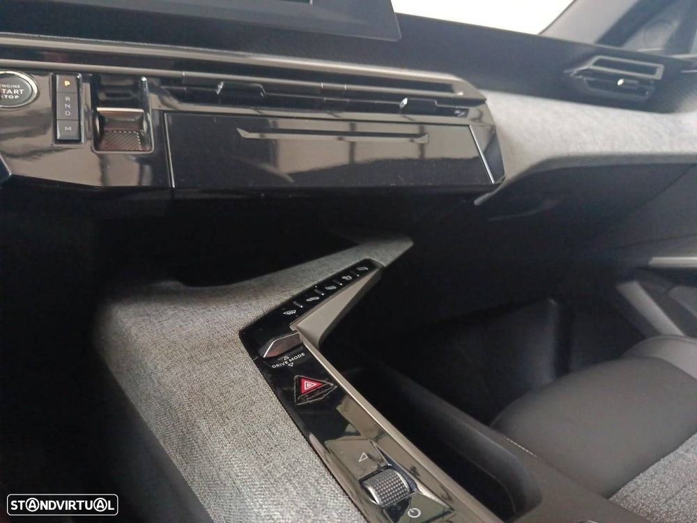 Peugeot 3008 1.2 Hybrid Allure e-DCS6 - 19