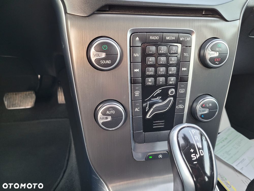 Volvo V40 Cross Country D2 Momentum - 16