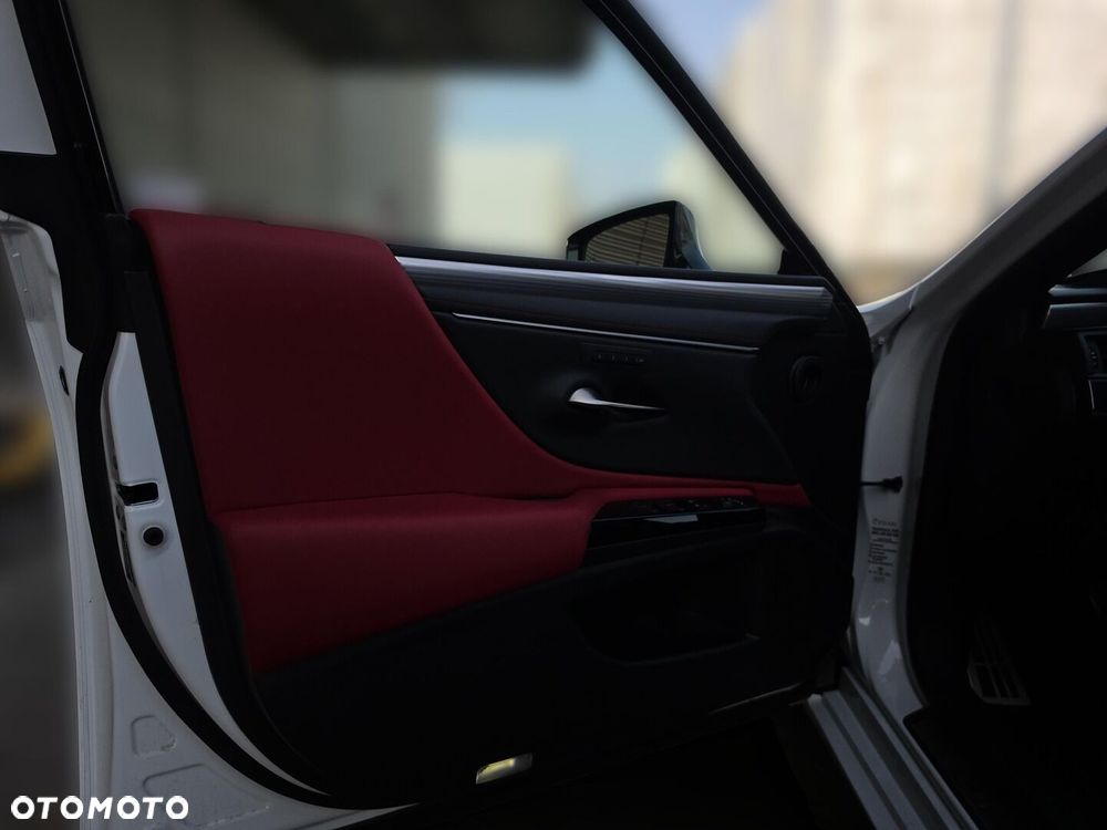 Lexus ES 300h F Sport Edition - 11