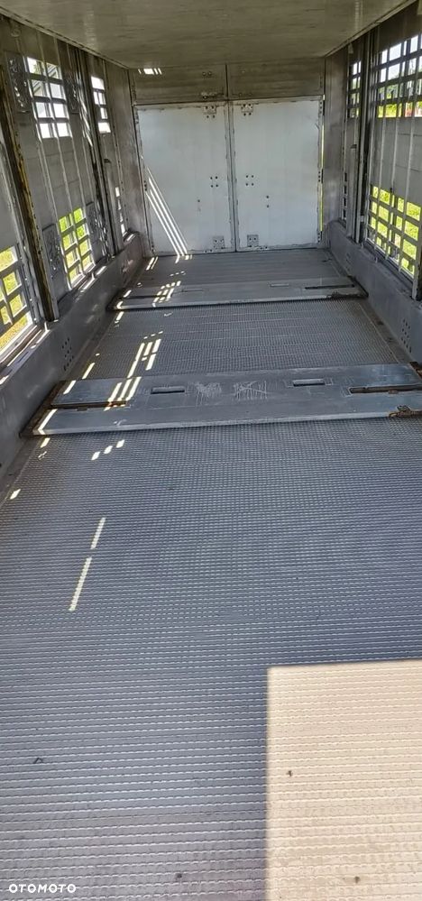 Pezzaioli RBA 32/TRZYOSIOWA PRZYCZEPA-2XBYDŁO,3X TRZODA/HYDRAULICZNIE PODNOSZONY DACH I PODŁOGI / OŚ ŚRODKOWA PODNOSZONA - 17