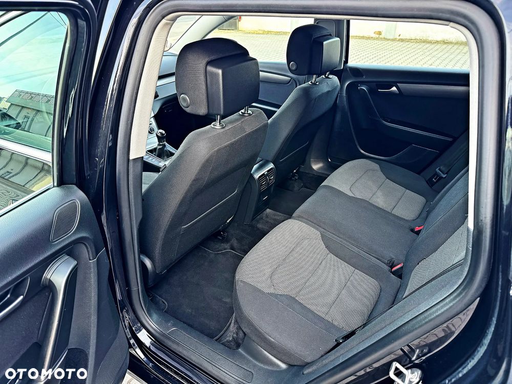 Volkswagen Passat Variant 2.0 TDI BlueMotion Technology Highline - 13