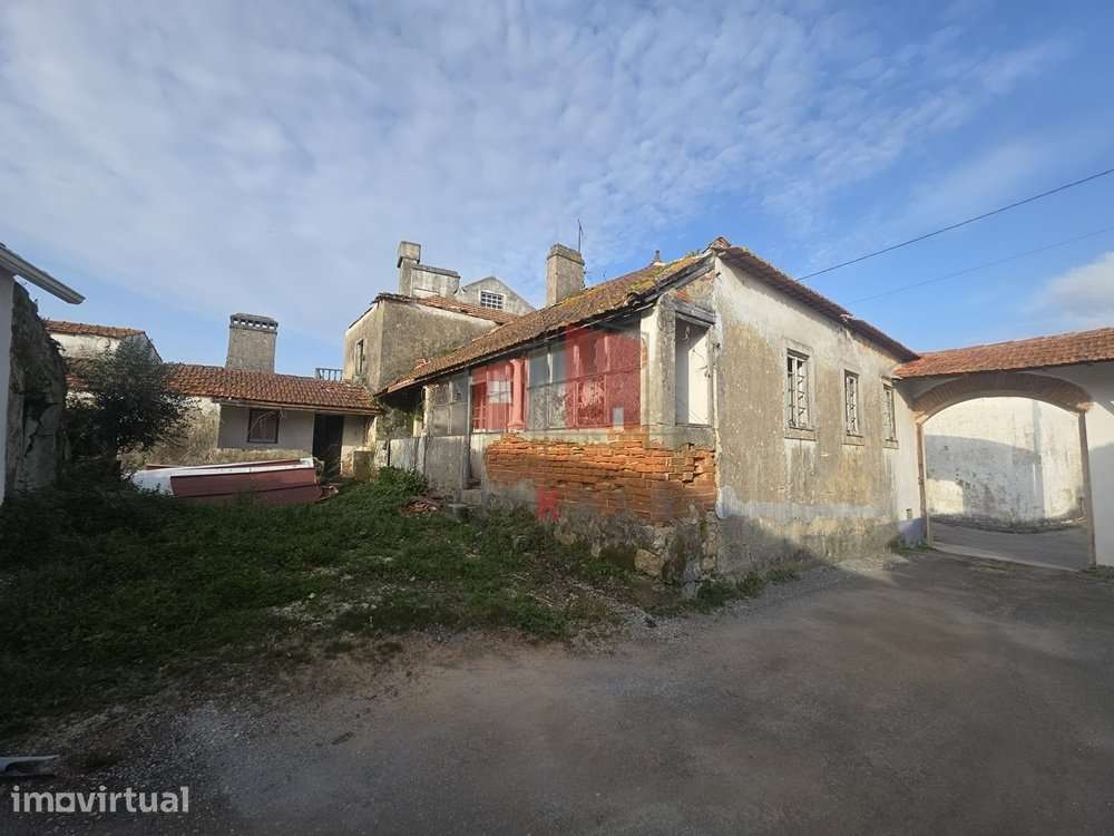 Moradia para recuperação total com 1437 m2 de lote - Grande imagem: 2/14