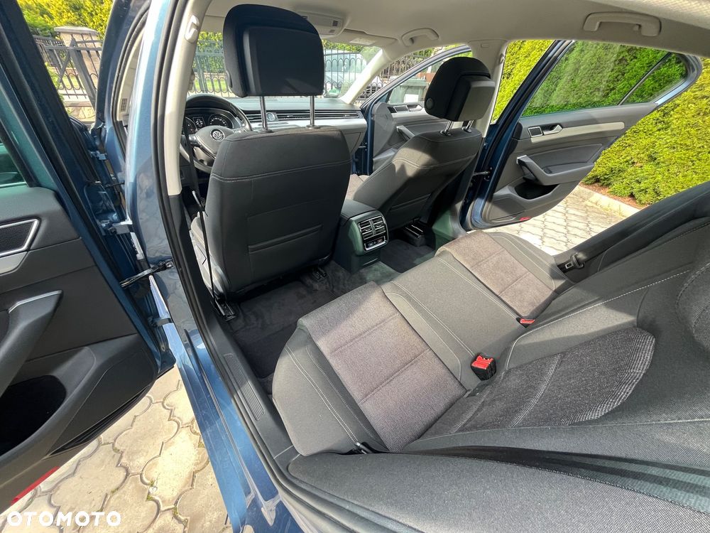 Volkswagen Passat - 19