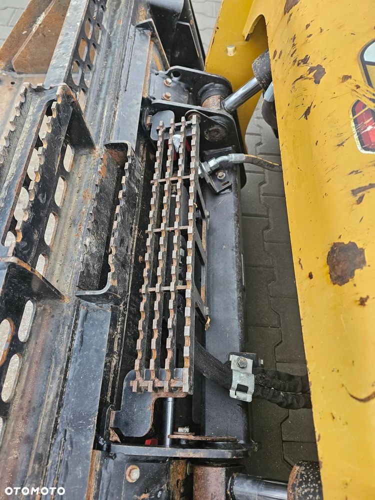 Caterpillar 262 D3 - 6