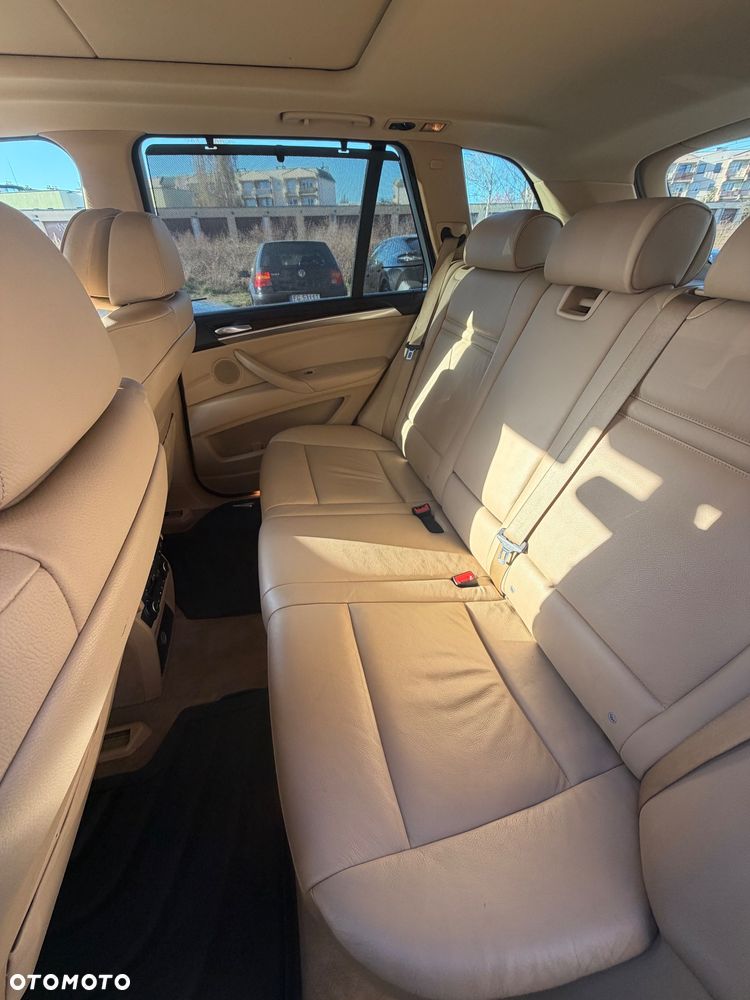 BMW X5 xDrive48i - 11