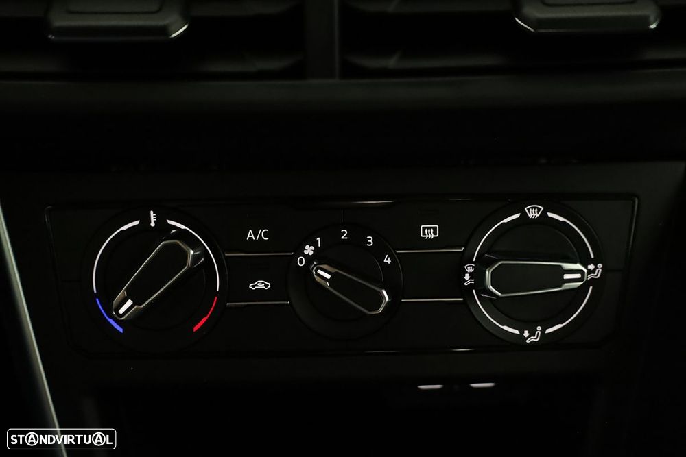 VW Taigo 1.0 TSI Urban DSG - 12