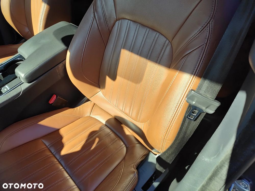 Jaguar F-Pace 20d AWD Pure - 12