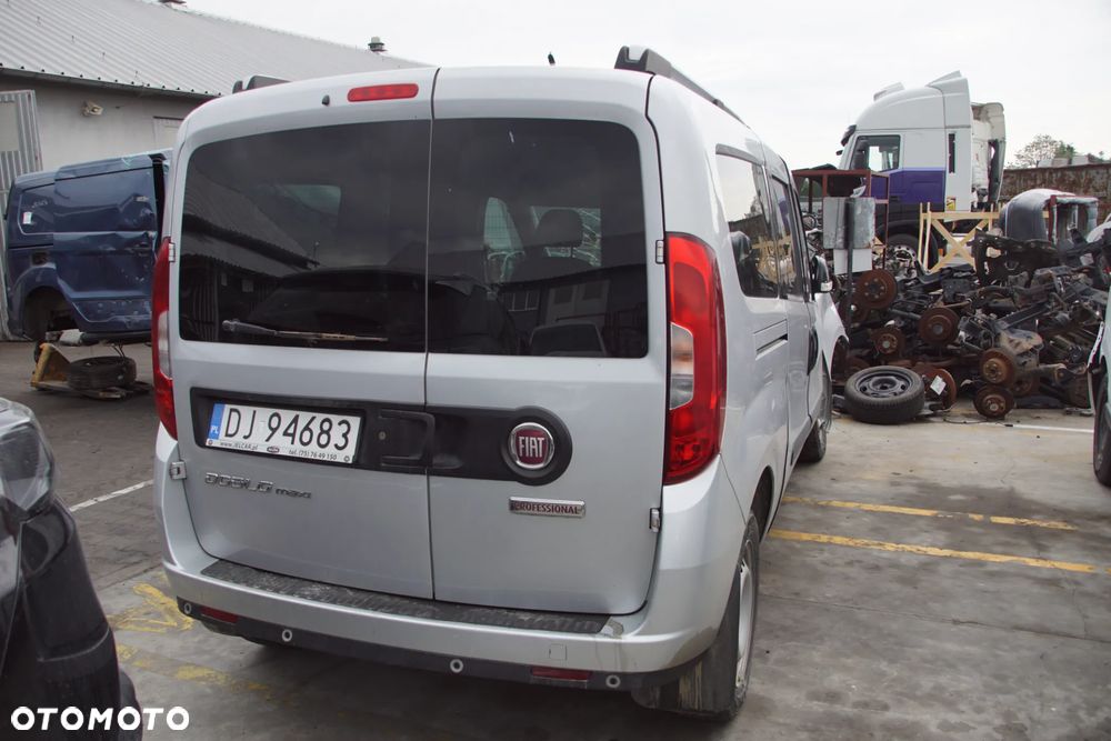 Auto na części - Fiat Doblo II Maxi Lift 1.6 MultiJet 120 KM 940C1000 C635 612A 2019R Silnik Skrzynia Drzwi Błotnik Zderzak Lampa Lusterko Klamka Szyba Deska Kokpit Sterownik Moduł Czujnik Licznik Wyświetlacz Panel Kierownica - 6