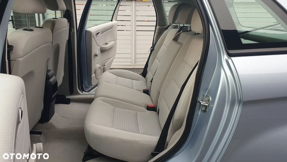 Mercedes-Benz Klasa B 180 BlueEFFICIENCY Edition - 19