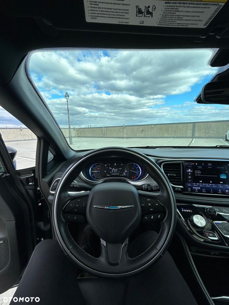 Chrysler Pacifica - 12