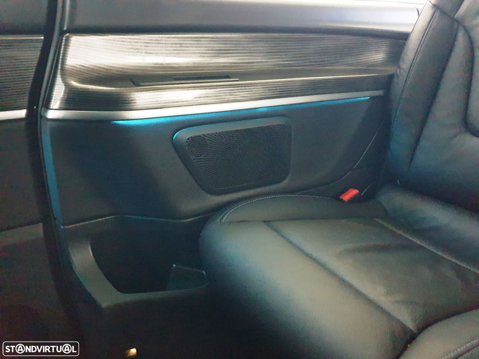 Mercedes-Benz V 300 d Longo Avantgarde - 32