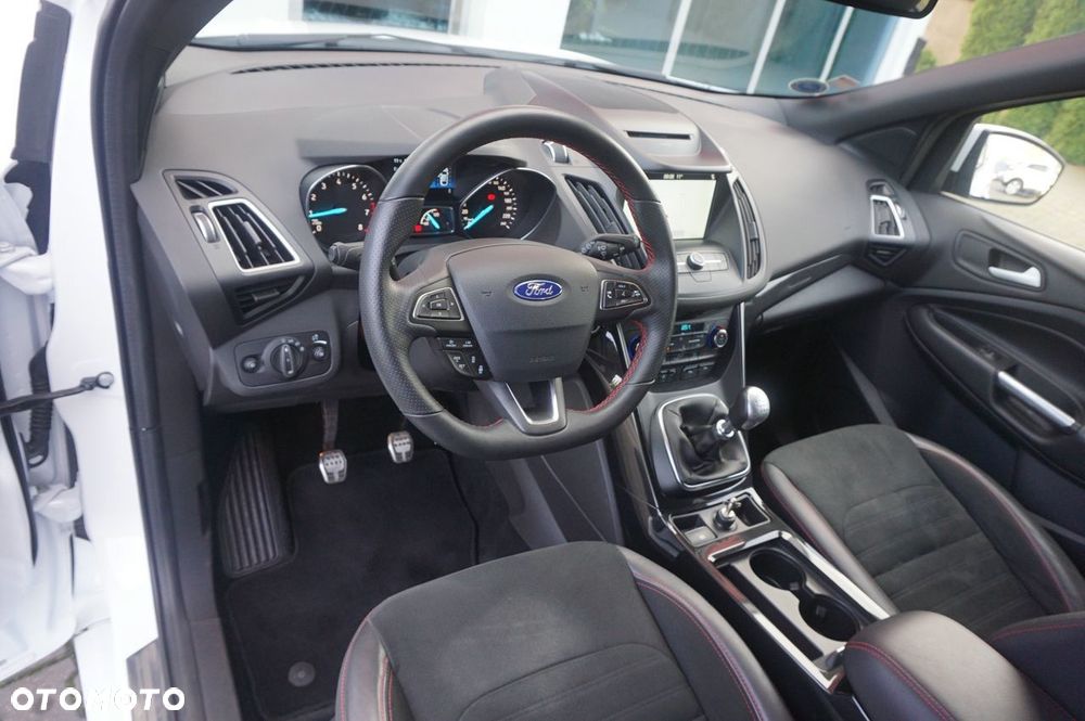 Ford Kuga 1.5 EcoBoost 2x4 ST-Line - 5
