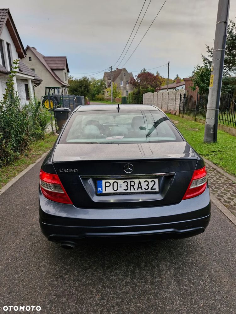 Mercedes-Benz Klasa C 250 CGI BlueEff Elegance - 4