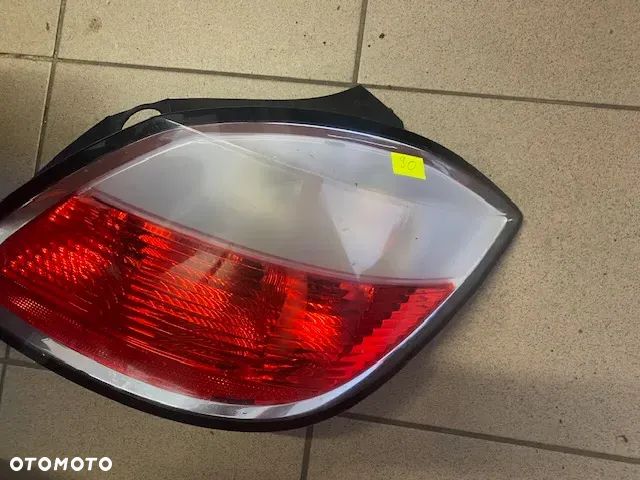 LAMPA TYŁ PRAWA OPEL ASTRA H HB - 4