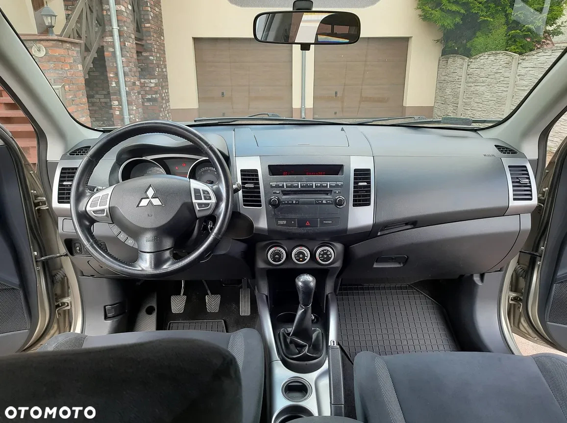 Mitsubishi Outlander - 16