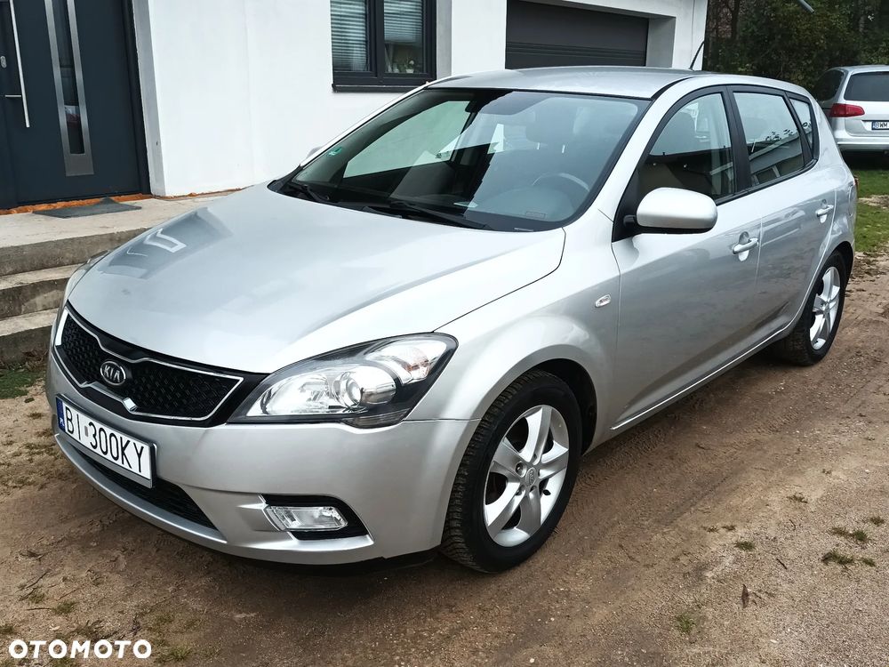 Kia Ceed 2012 photo 2