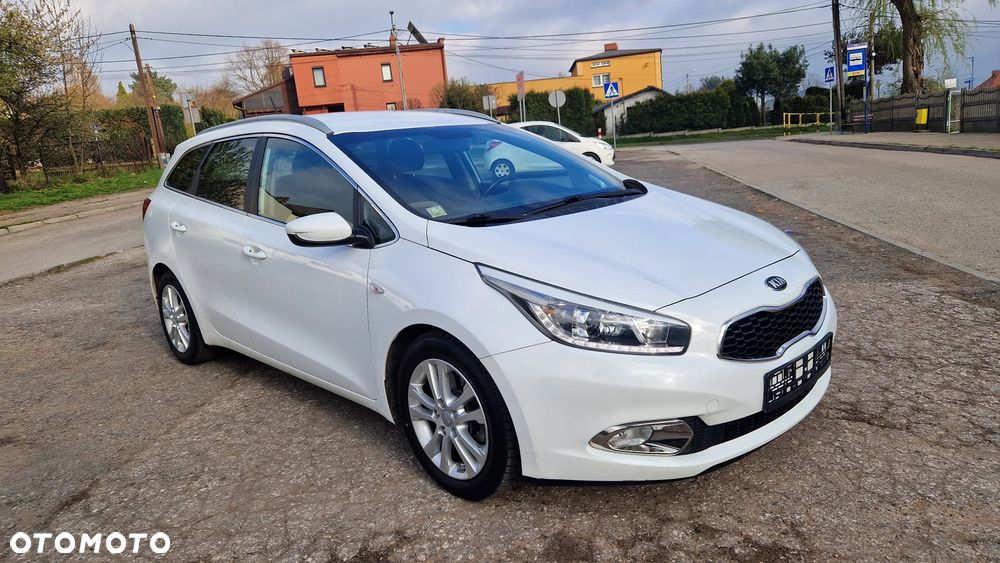Kia Ceed 1.6 CRDi 128 Dream Team Edition - 2