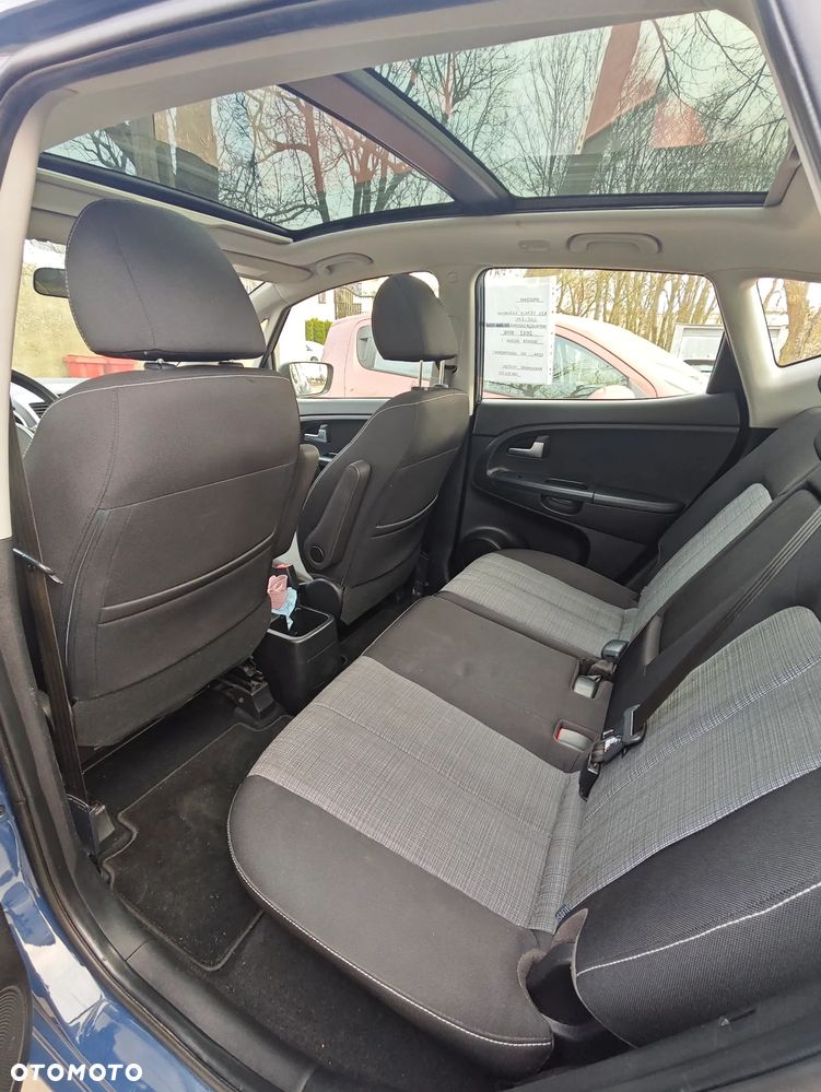 Kia Venga 1.6 L - 10