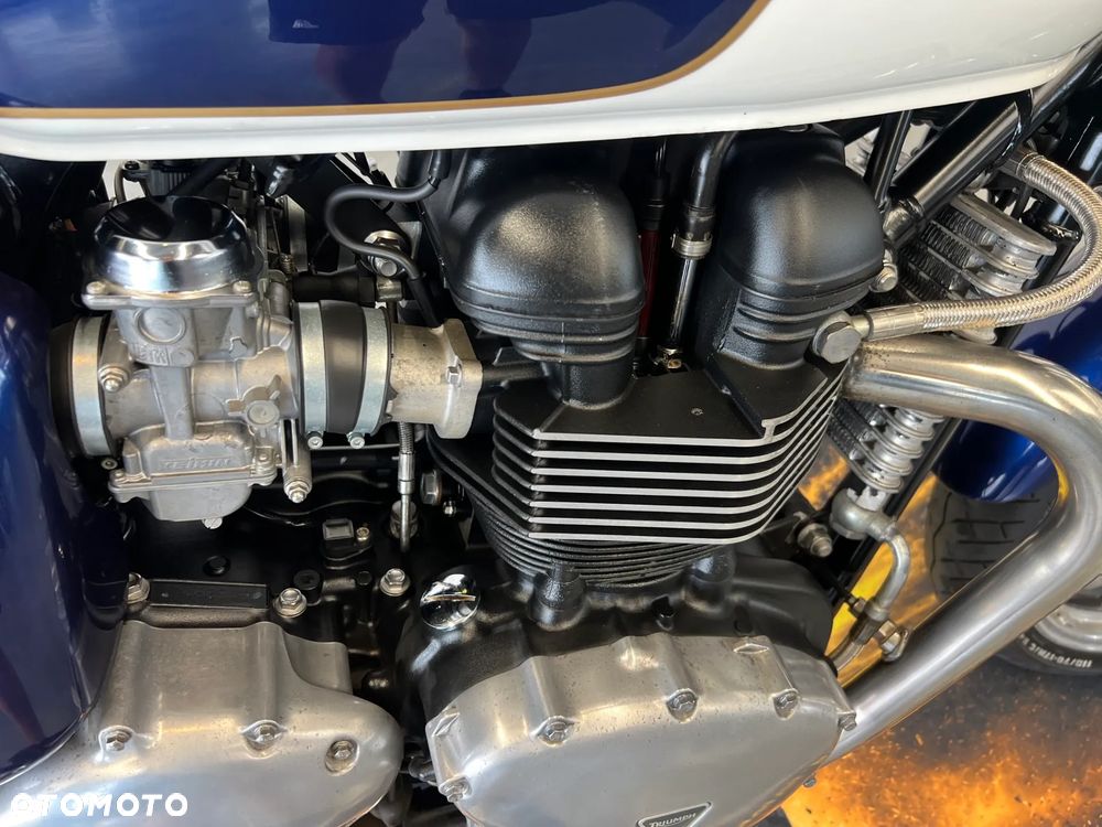 Triumph Bonneville - 24