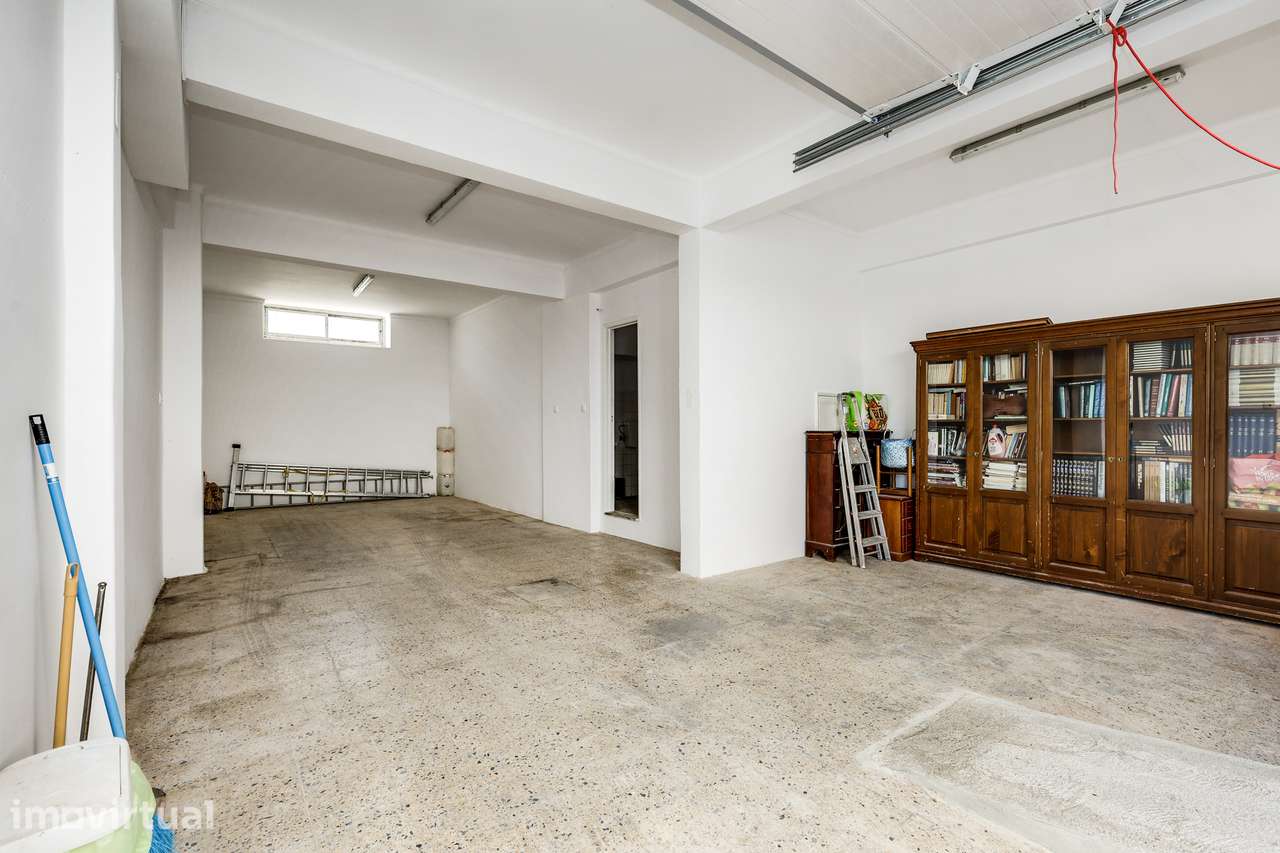 Garagem/Armazém com Rampa em Rio de Mouro Sintra - Grande imagem: 4/16