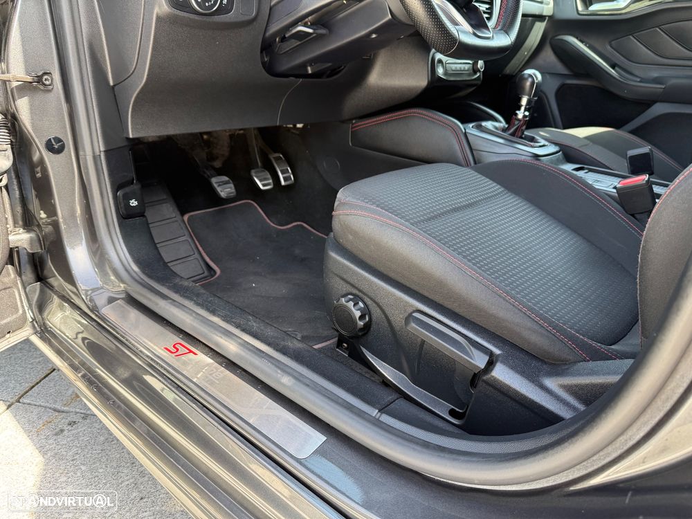 Ford Focus 1.5 TDCi ECOBlue ST-Line - 12