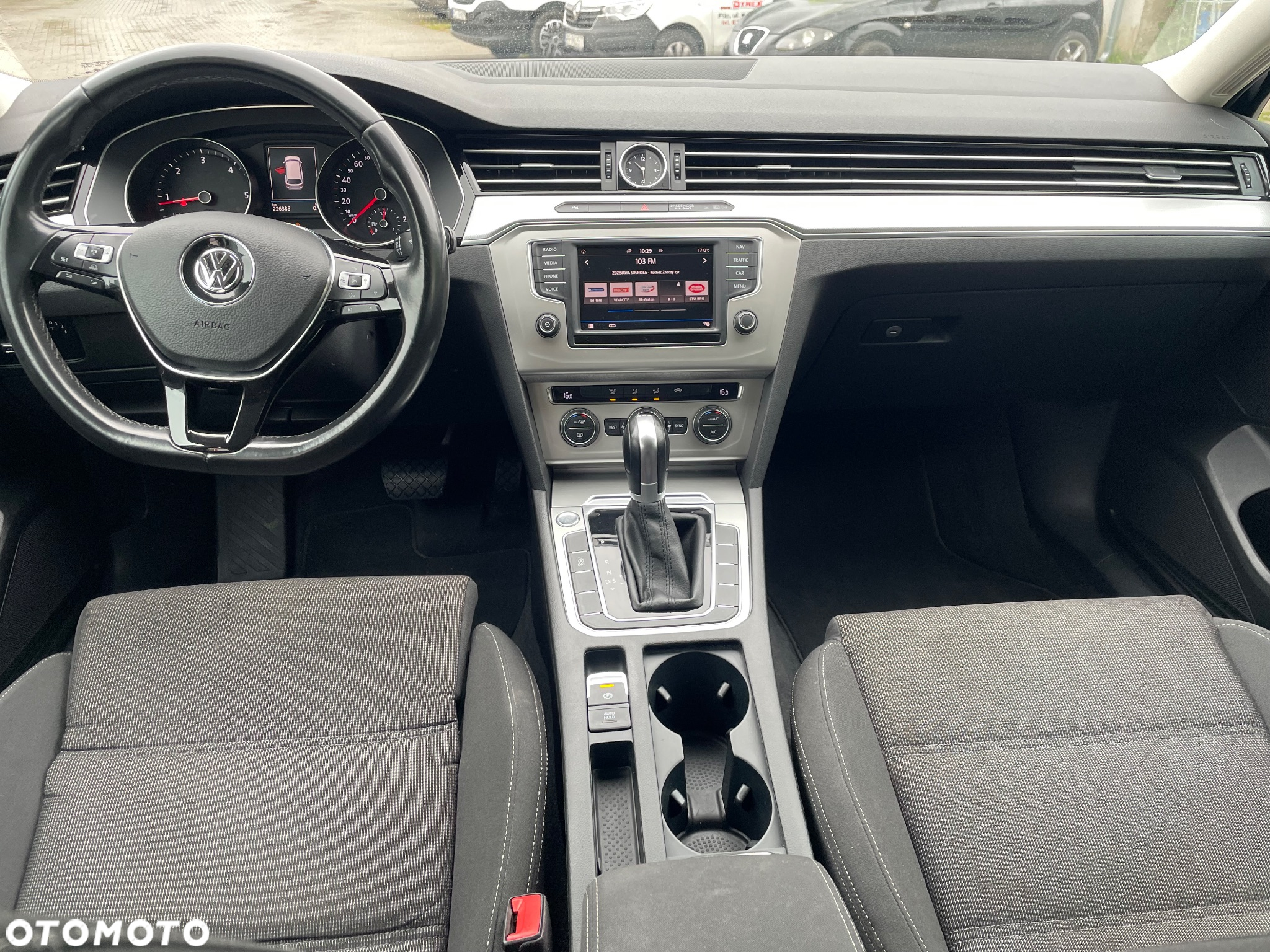 Volkswagen Passat Variant 1.6 TDI SCR DSG Trendline - 8