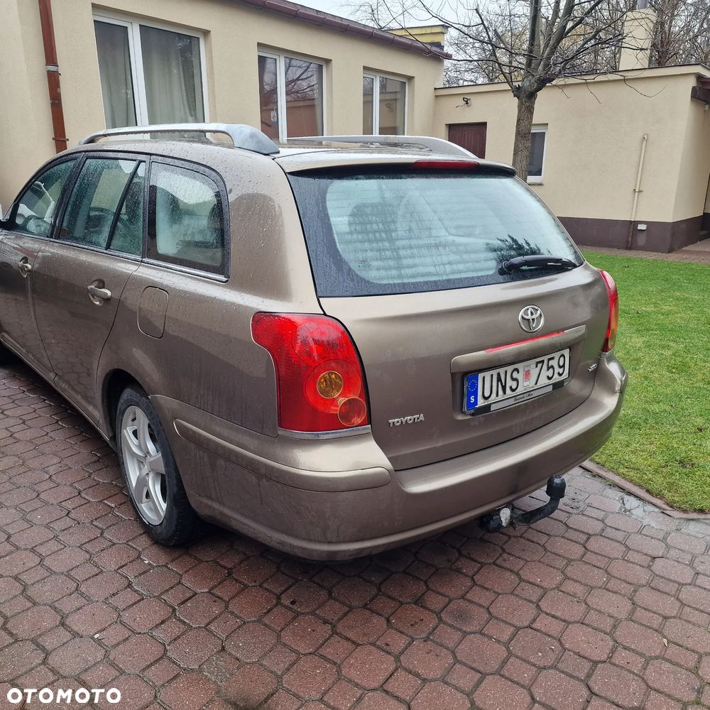 Toyota Avensis 2.0 VVT-i Combi Sol - 2