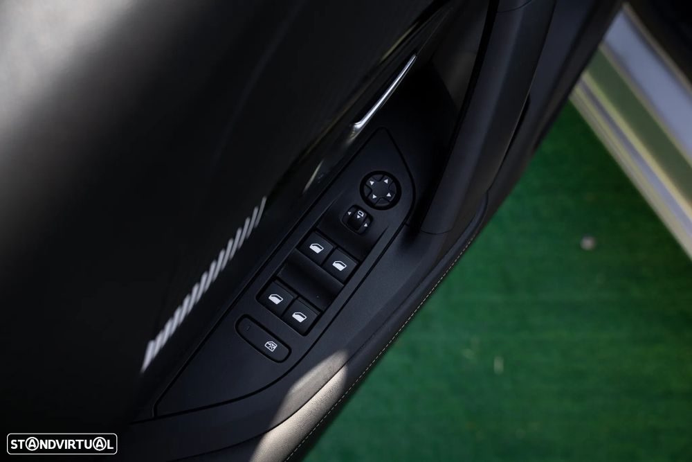 Peugeot 2008 1.2 PureTech Allure Pack - 19